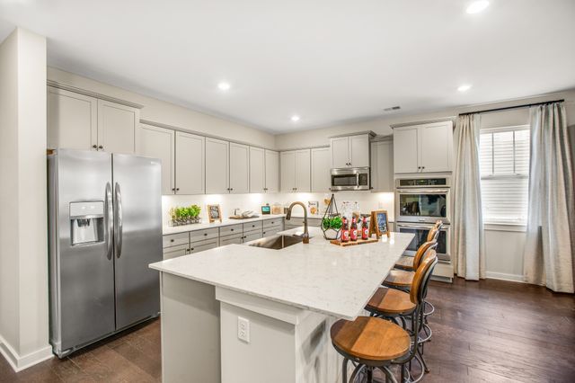 717 Tischer Drive, Hendersonville, TN 37075