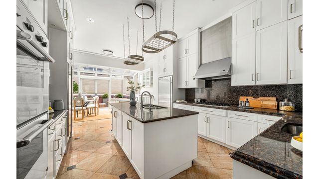 51 E 67TH Street, New York City, NY 10065