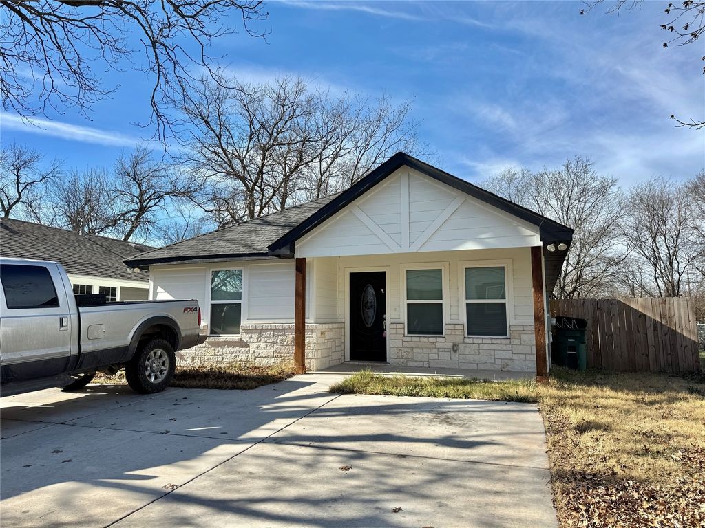 815 Ritchey Street, Gainesville, TX 76240