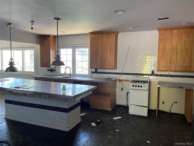 25 Malvern Road, Scarsdale, NY 10583