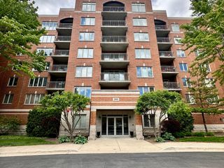 390 S Western Avenue 605, Des Plaines, IL 60016