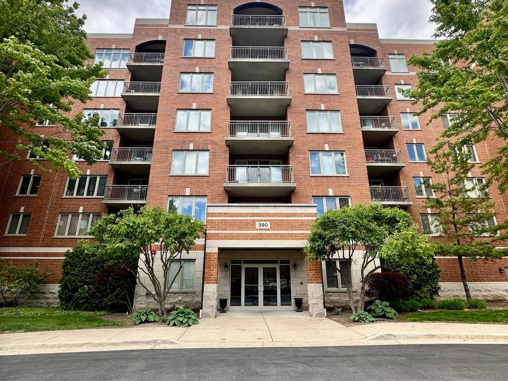 390 S Western Avenue 605, Des Plaines, IL 60016