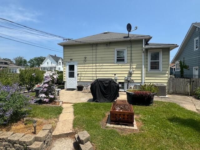 7402 8th AVENUE, Kenosha, WI 53143