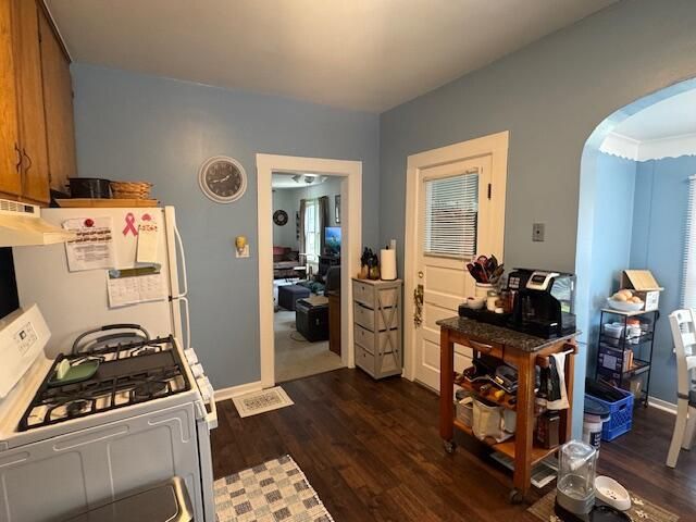 7402 8th AVENUE, Kenosha, WI 53143