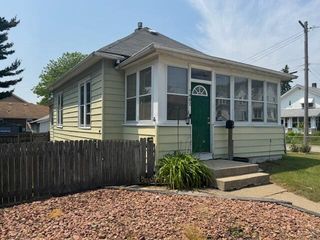 7402 8th AVENUE, Kenosha, WI 53143