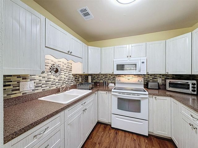 11624 BOYNTON LANE 43GB, New Port Richey, FL 34654