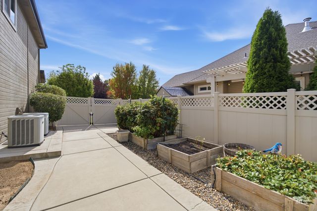 4393 N Palatine Ave., Meridian, ID 83646