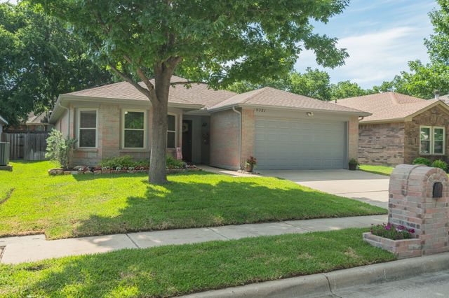 9321 Goldenview Drive, Fort Worth, TX 76244