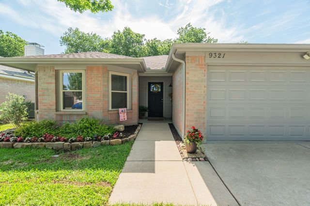 9321 Goldenview Drive, Fort Worth, TX 76244