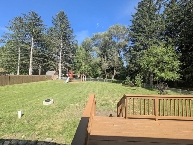 N7590 Island Drive, Pardeeville, WI 53954