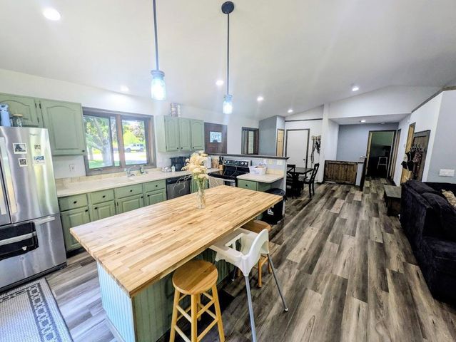 N7590 Island Drive, Pardeeville, WI 53954