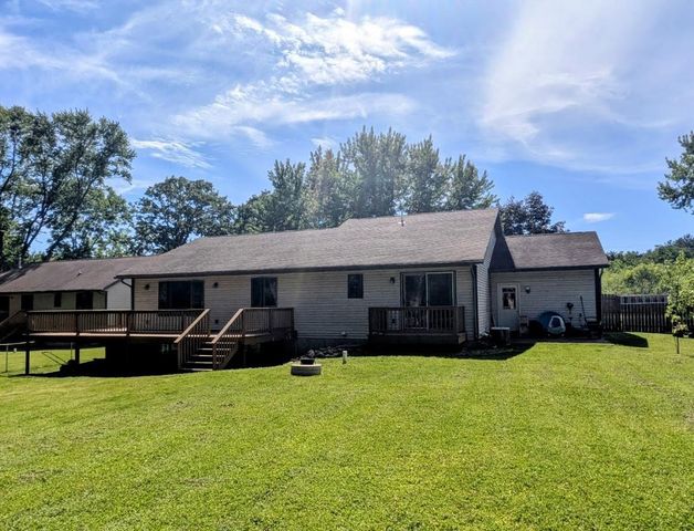 N7590 Island Drive, Pardeeville, WI 53954