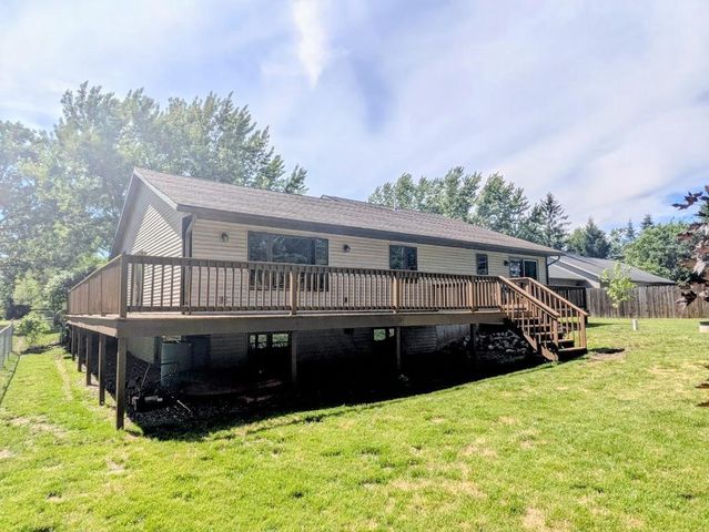 N7590 Island Drive, Pardeeville, WI 53954