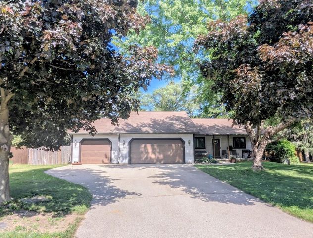 N7590 Island Drive, Pardeeville, WI 53954