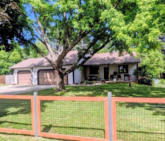 N7590 Island Drive, Pardeeville, WI 53954