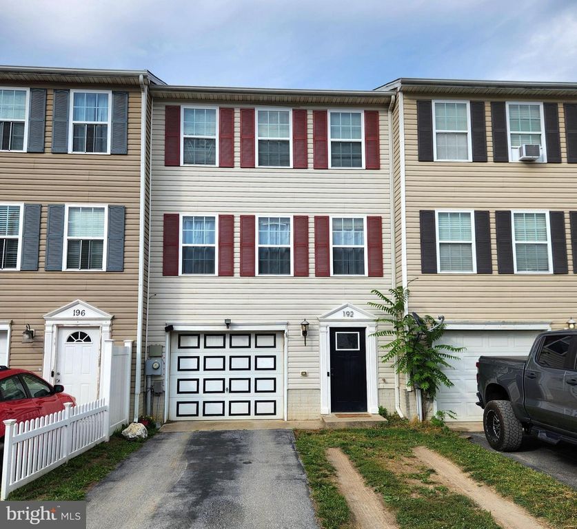 192 TOPAZ LN, Inwood, WV 25428