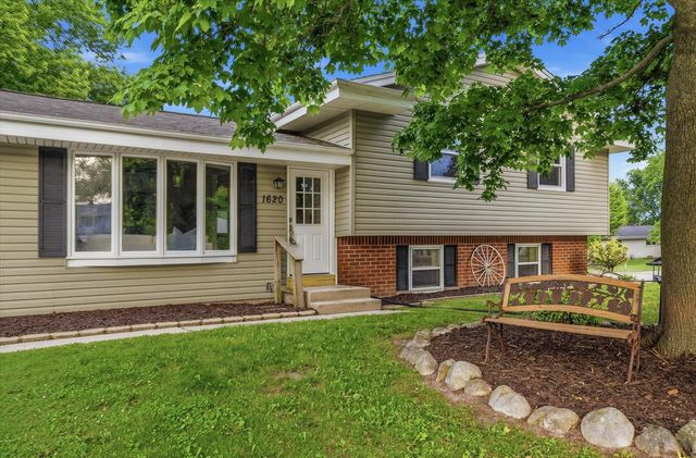 1620 1st AVENUE, Grafton, WI 53024