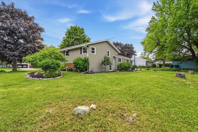 1620 1st AVENUE, Grafton, WI 53024