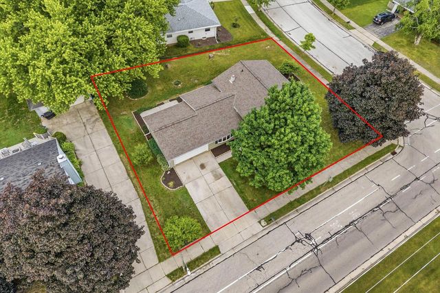 1620 1st AVENUE, Grafton, WI 53024