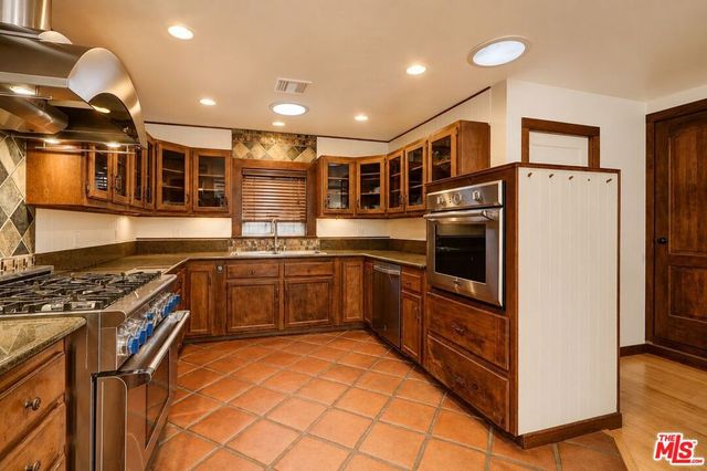 13509 Bassett Street, Valley Glen, CA 91405