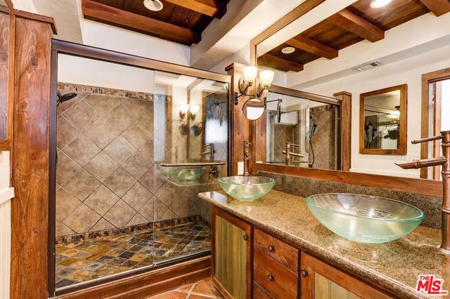 13509 Bassett Street, Valley Glen, CA 91405