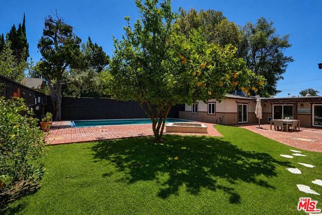 13509 Bassett Street, Valley Glen, CA 91405
