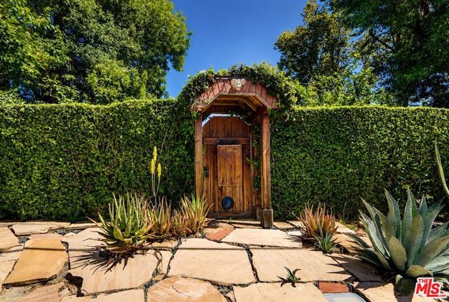 13509 Bassett Street, Valley Glen, CA 91405