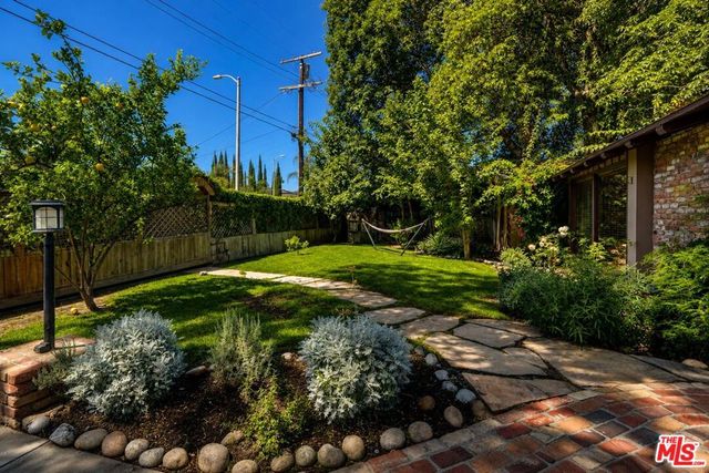 13509 Bassett Street, Valley Glen, CA 91405