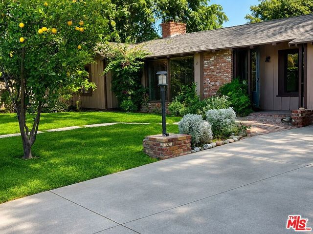 13509 Bassett Street, Valley Glen, CA 91405