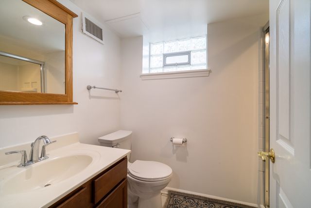 6500 W Raven Street, Chicago, IL 60631