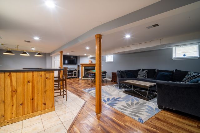 6500 W Raven Street, Chicago, IL 60631
