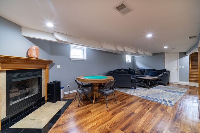 6500 W Raven Street, Chicago, IL 60631
