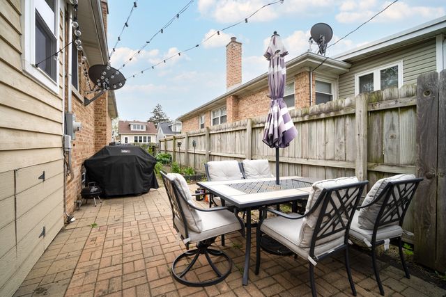 6500 W Raven Street, Chicago, IL 60631