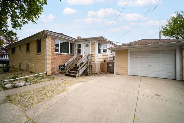 6500 W Raven Street, Chicago, IL 60631
