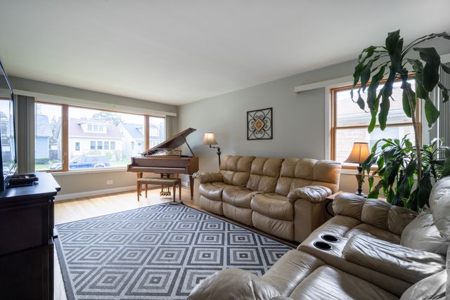 6500 W Raven Street, Chicago, IL 60631