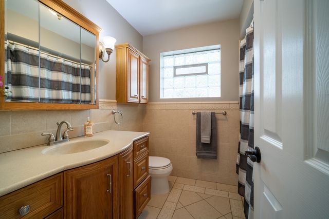 6500 W Raven Street, Chicago, IL 60631