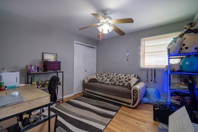 6500 W Raven Street, Chicago, IL 60631