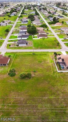 819 NW 24th PL, Cape Coral, FL 33993