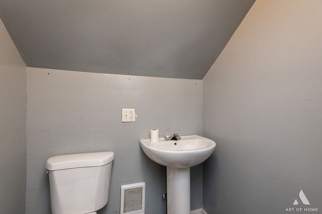 8136 S Manistee Avenue, Chicago, IL 60617