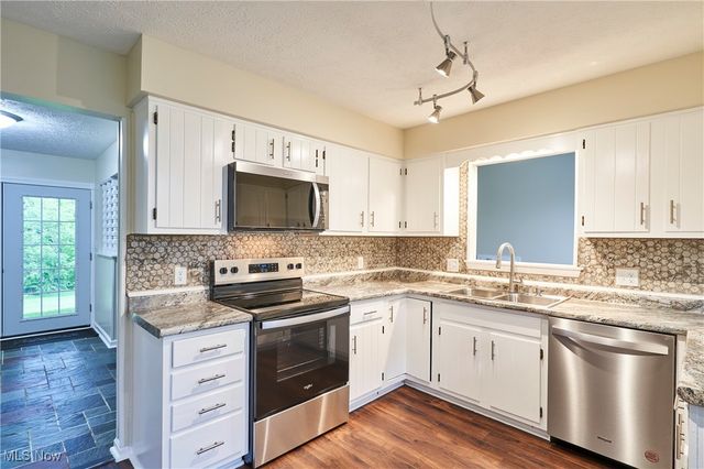 2635 Martin Road, Akron, OH 44333