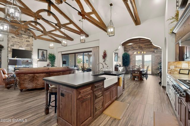 1610 Stone Ridge Court, Las Cruces, NM 88007