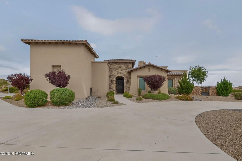 1610 Stone Ridge Court, Las Cruces, NM 88007
