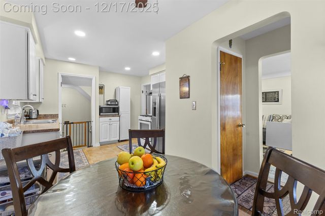 7476 Nightingale Street, Dearborn Heights, MI 48127