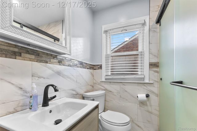 7476 Nightingale Street, Dearborn Heights, MI 48127