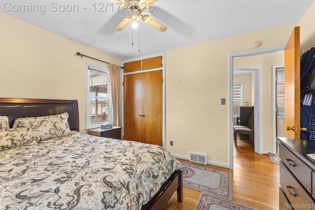 7476 Nightingale Street, Dearborn Heights, MI 48127