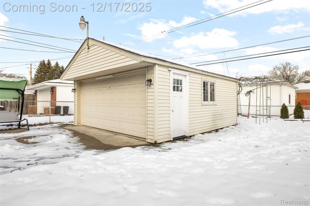 7476 Nightingale Street, Dearborn Heights, MI 48127