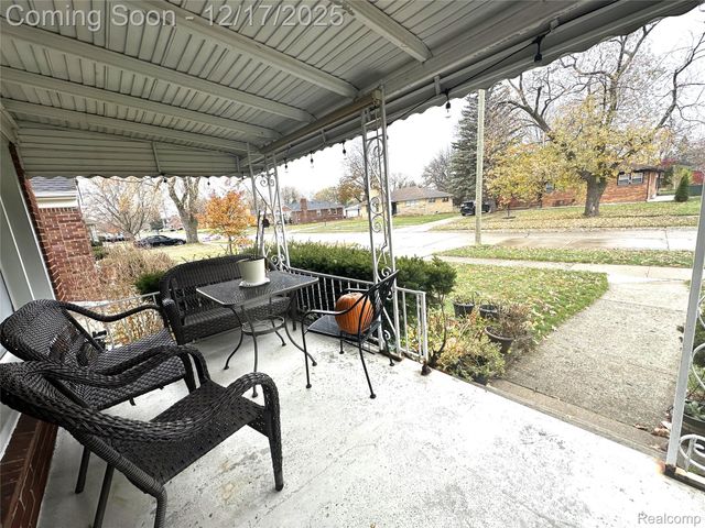 7476 Nightingale Street, Dearborn Heights, MI 48127