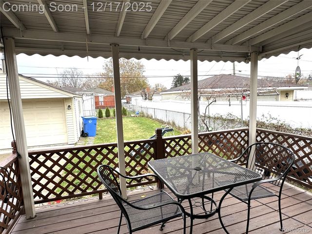 7476 Nightingale Street, Dearborn Heights, MI 48127