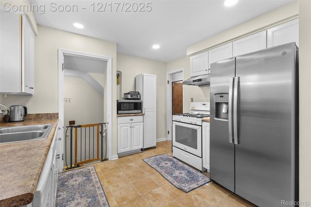 7476 Nightingale Street, Dearborn Heights, MI 48127