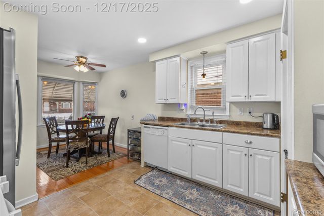 7476 Nightingale Street, Dearborn Heights, MI 48127